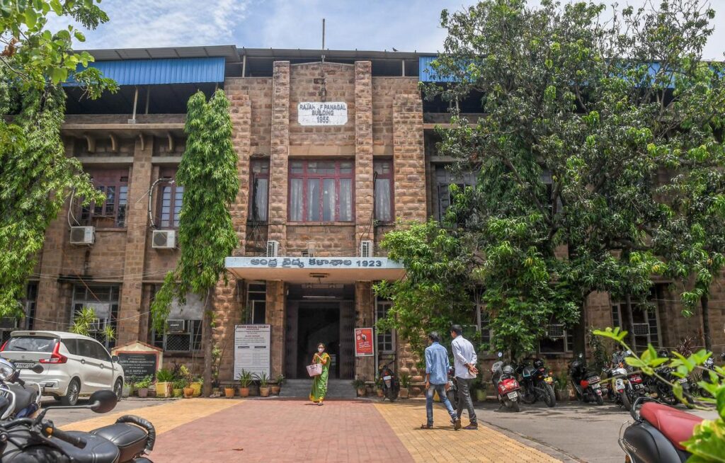 Andhra Medical College, Visakhapatnam (AU)